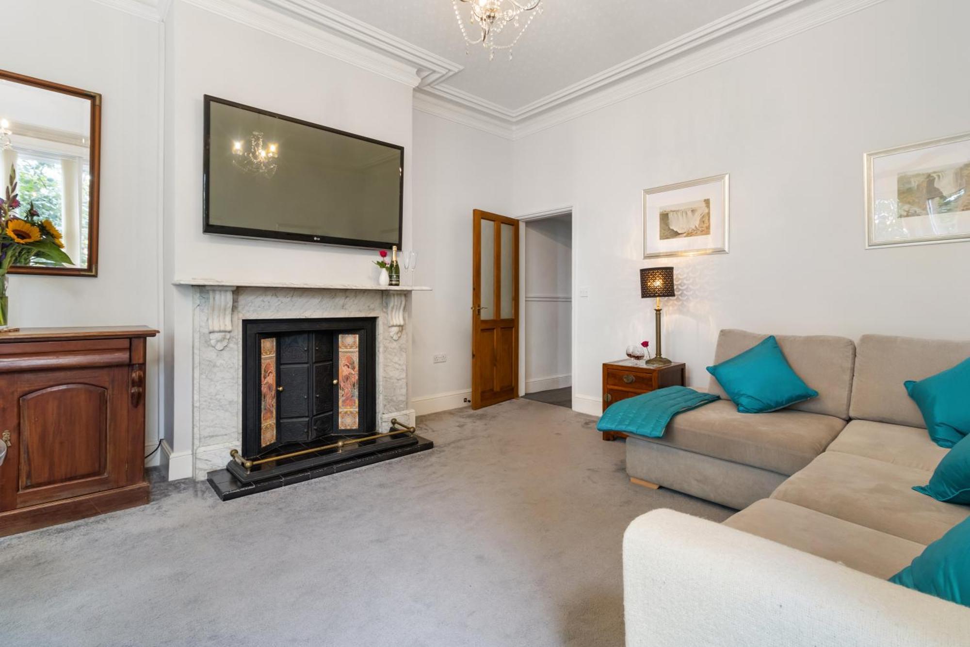 Elegant Malvhina Retreat On The Malvern Hills Great Malvern Esterno foto